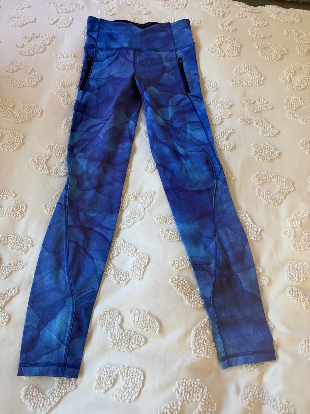 lululemon women black and white workout leggings - size 4